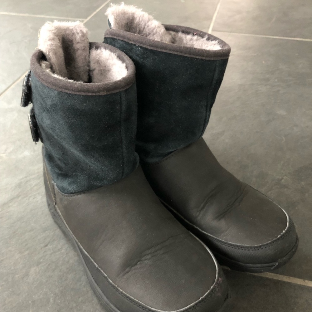 Kids Black Ugg boots